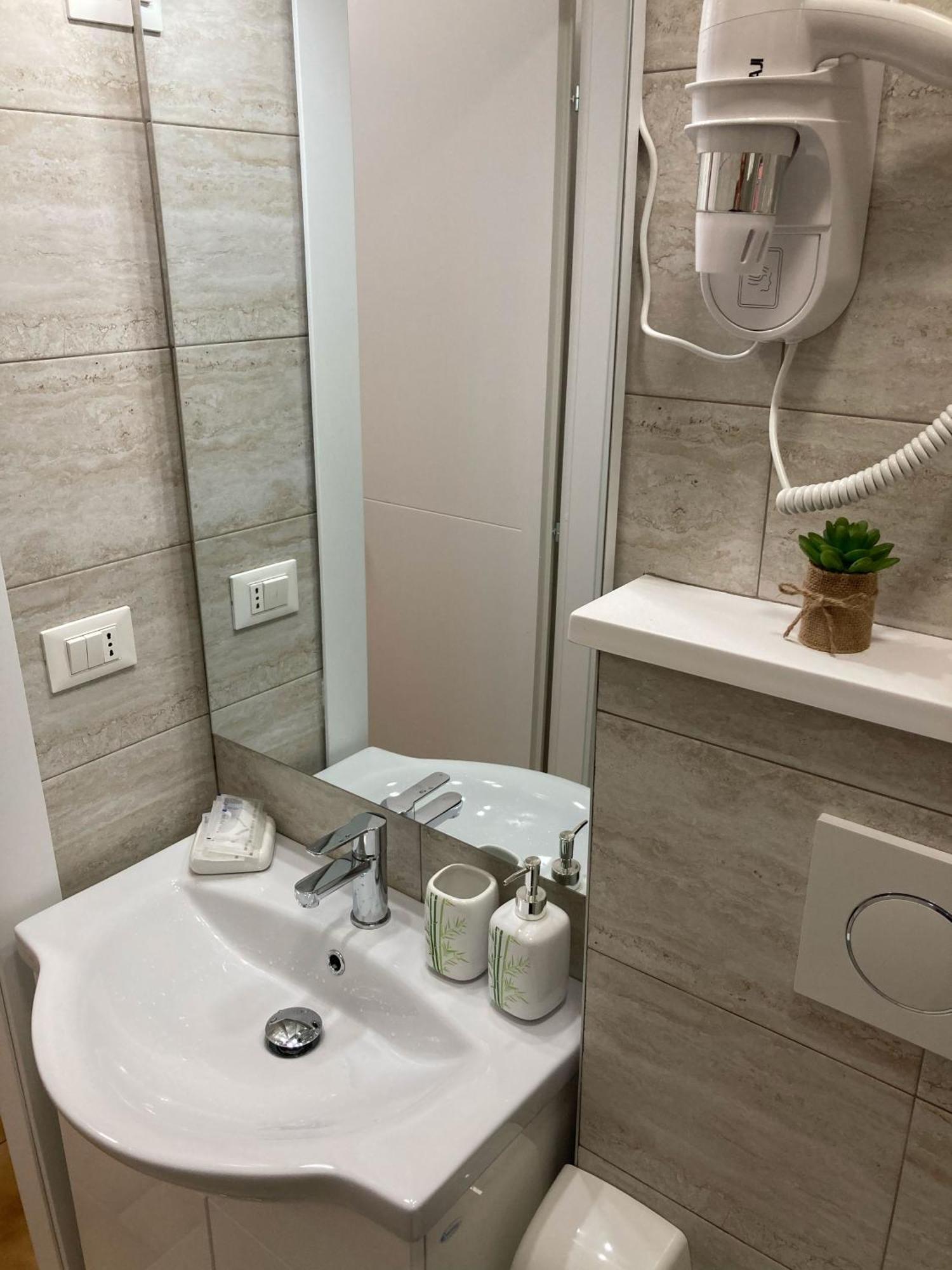 Bologna Central Apartments - Indipendenza 36 Экстерьер фото
